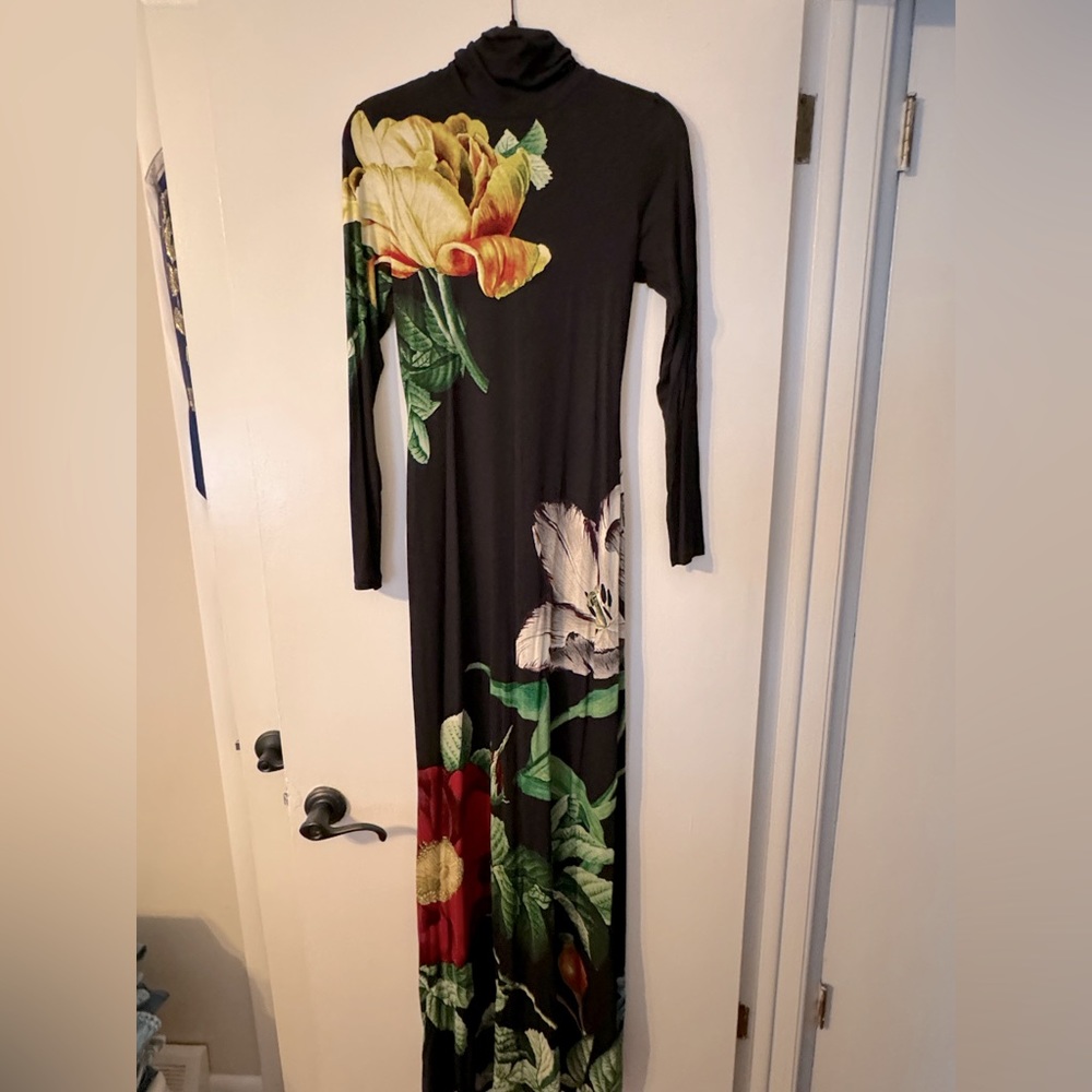 Alice+Olivia Delora Fitted Maxi Dress. Atrium Floral.